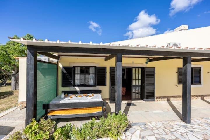 Quinta Das Aves - Apartamento T2 Com Piscina Comum Odiáxere Exterior foto