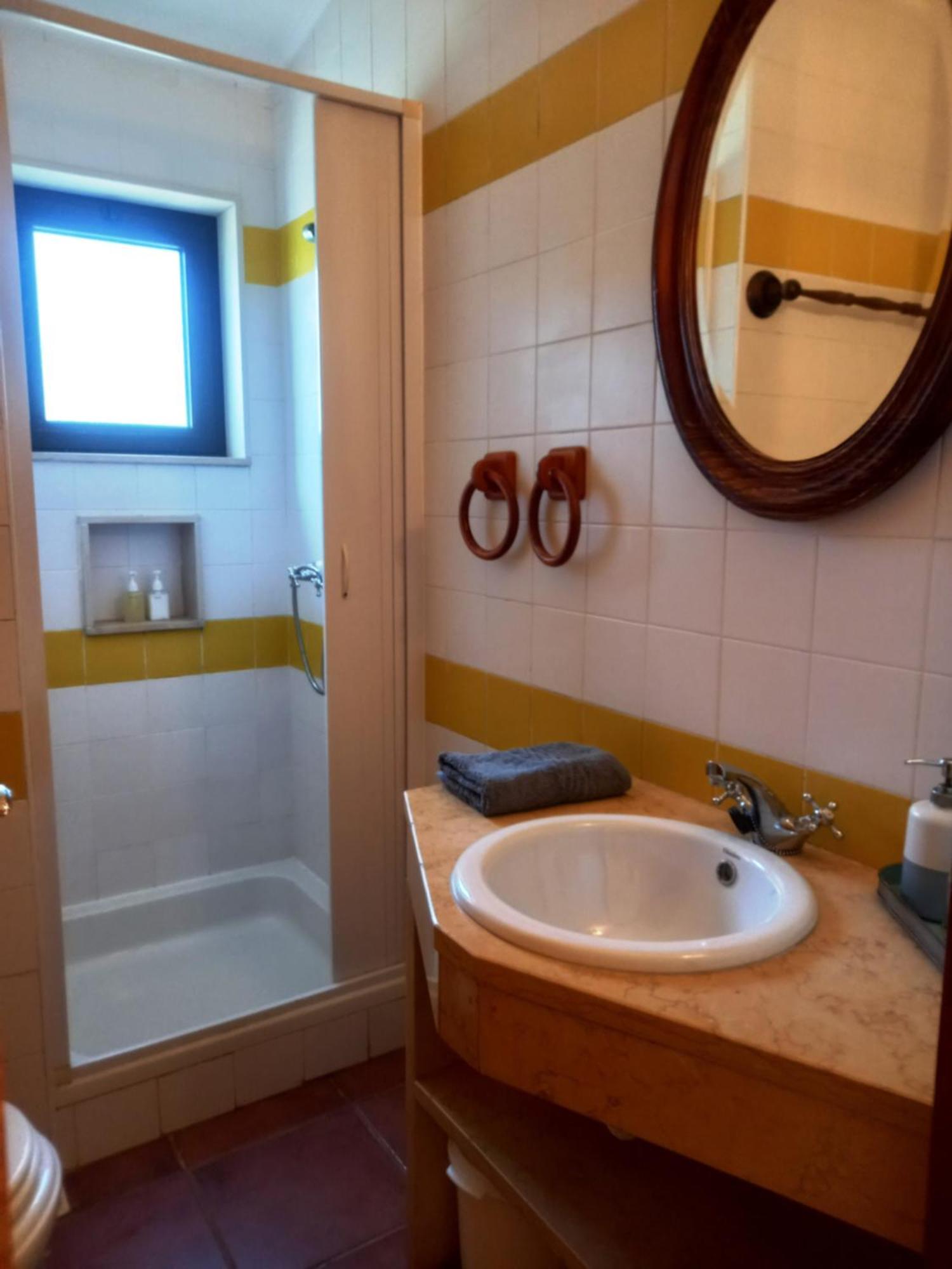 Quinta Das Aves - Apartamento T2 Com Piscina Comum Odiáxere Exterior foto