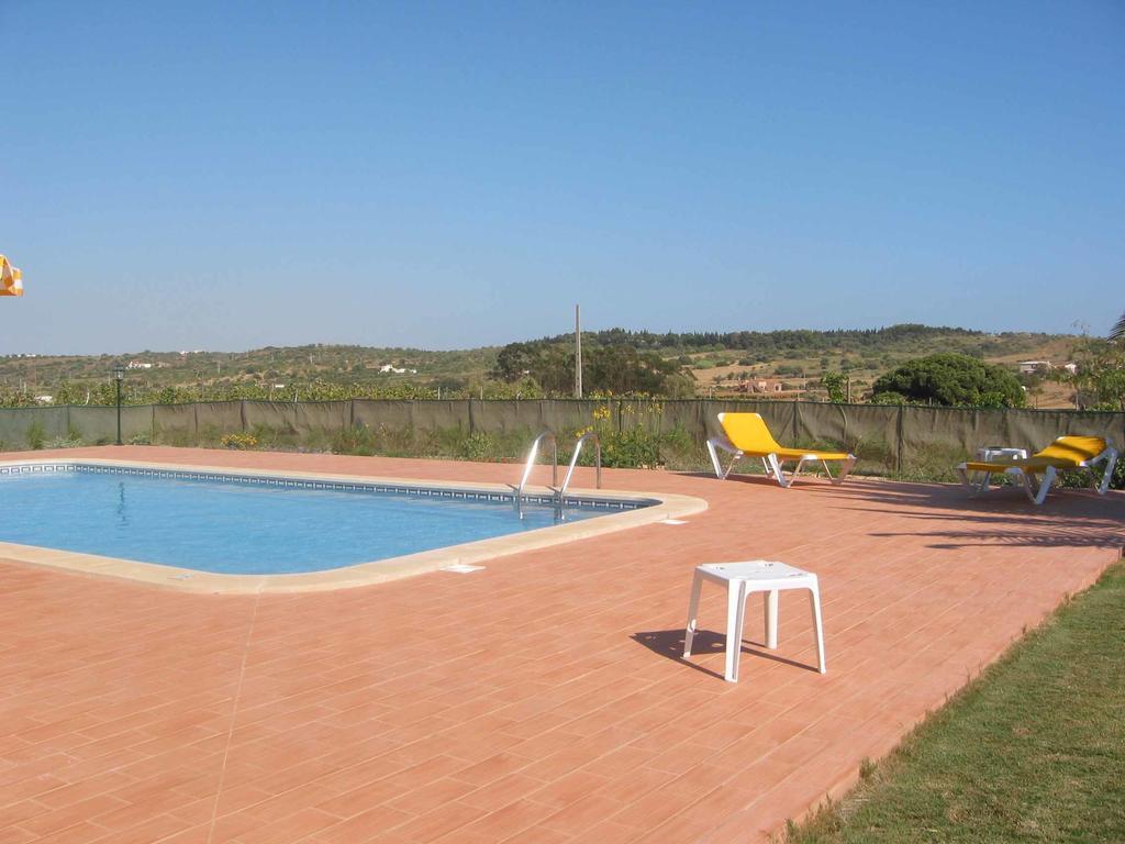 Quinta Das Aves - Apartamento T2 Com Piscina Comum Odiáxere Exterior foto