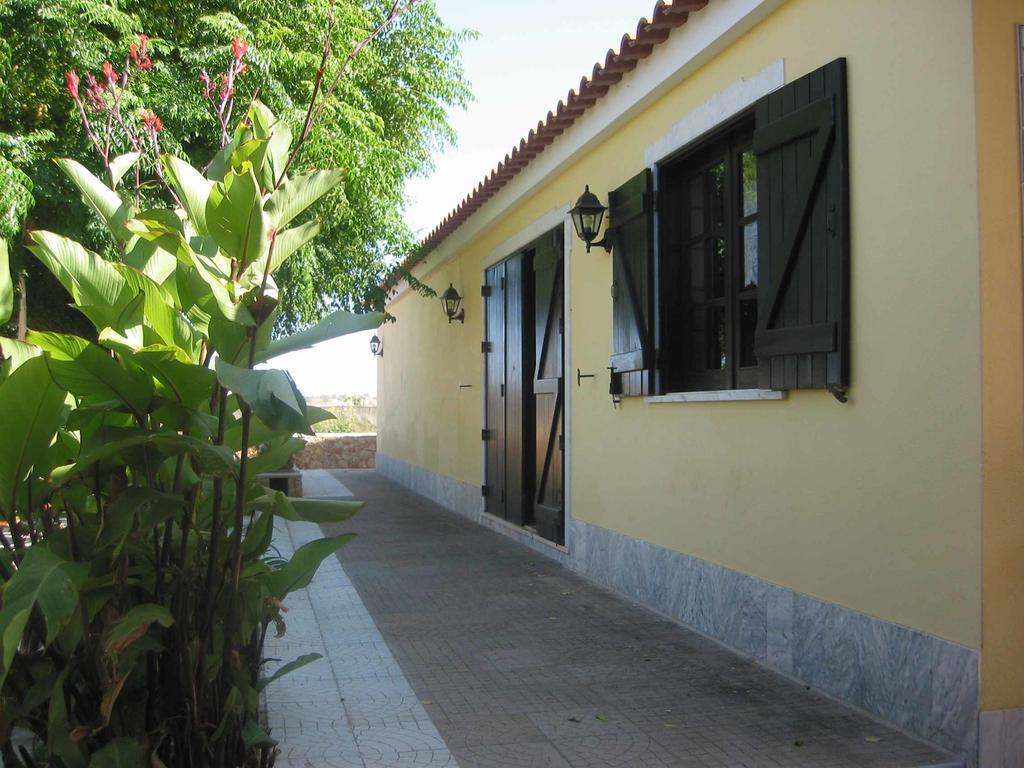 Quinta Das Aves - Apartamento T2 Com Piscina Comum Odiáxere Exterior foto