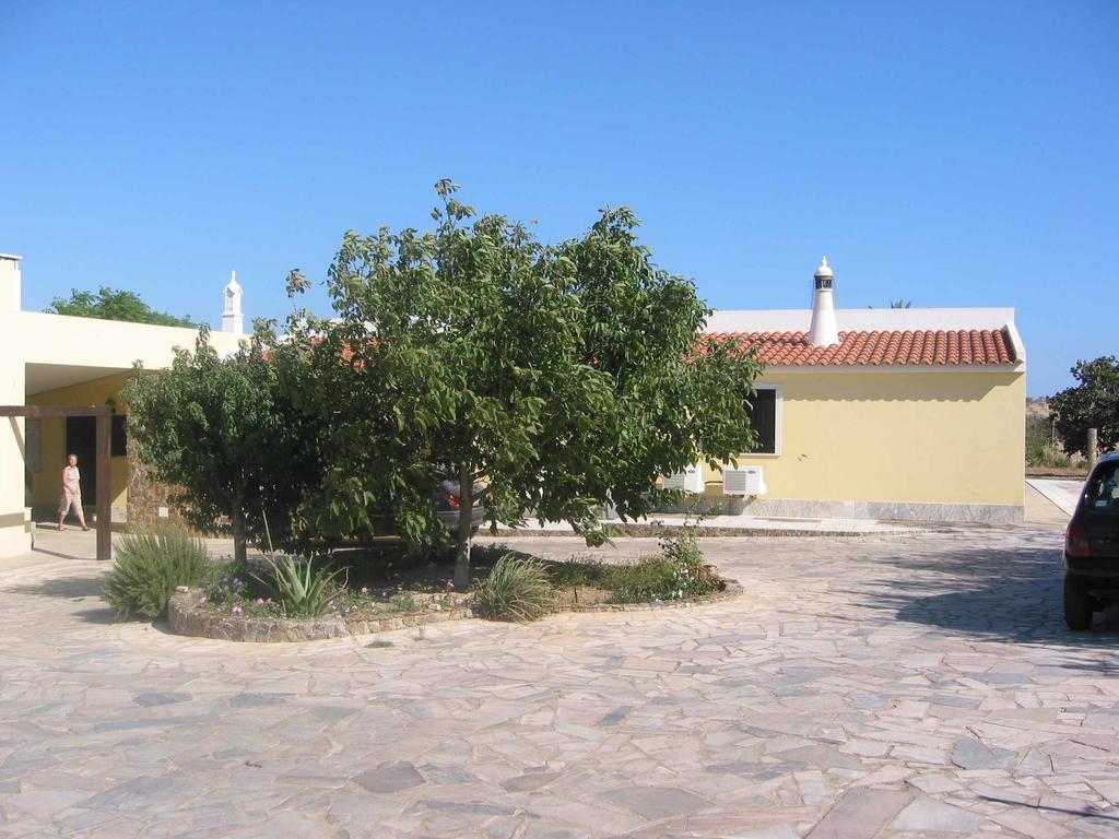 Quinta Das Aves - Apartamento T2 Com Piscina Comum Odiáxere Exterior foto