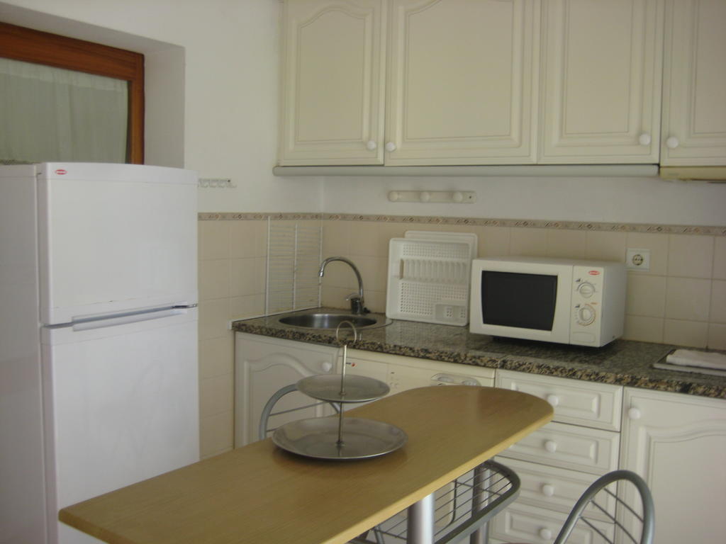 Quinta Das Aves - Apartamento T2 Com Piscina Comum Odiáxere Quarto foto