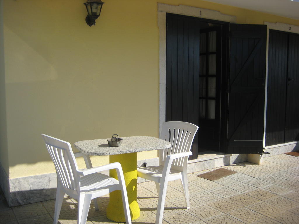 Quinta Das Aves - Apartamento T2 Com Piscina Comum Odiáxere Quarto foto