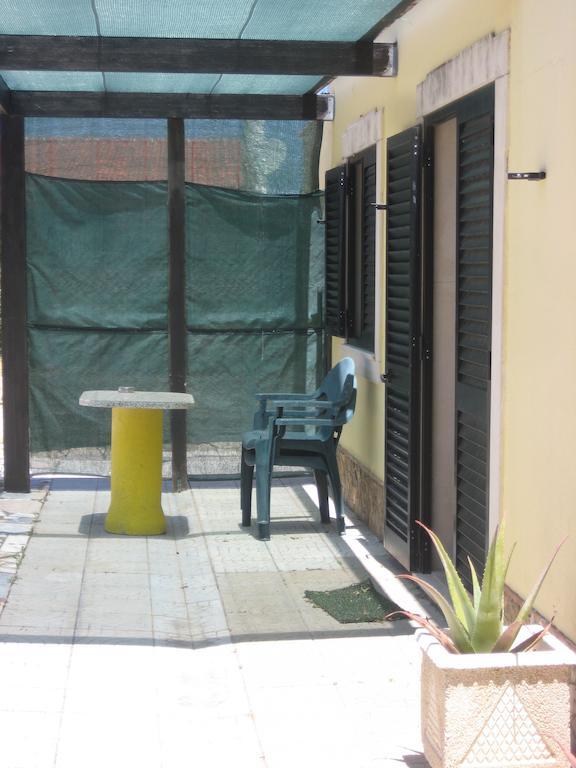 Quinta Das Aves - Apartamento T2 Com Piscina Comum Odiáxere Quarto foto